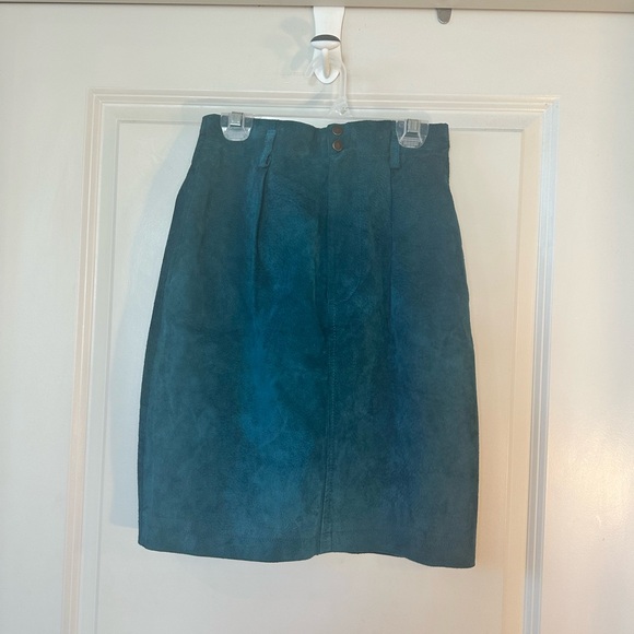 Vintage 90’s West Bay Leather Suede Teal Pleated Skirt, Size XS/S - Picture 8 of 9